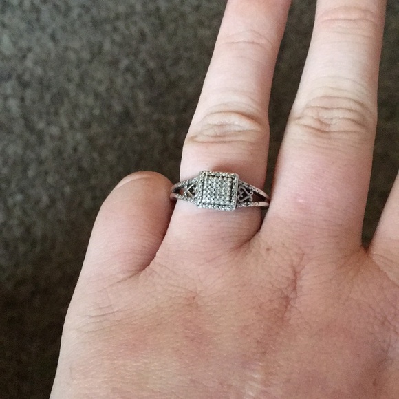 Mothers ring size 9 asking 50$ - Picture 2 of 4